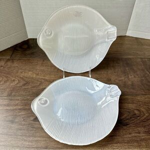 Vietri Italian Glass Fish Plates White Iridescent Textured 10” - Set of 2